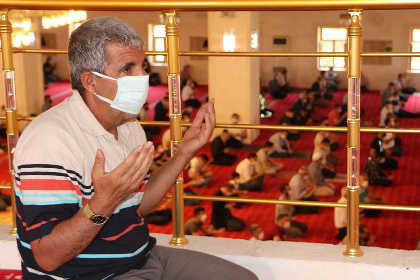​Tam zamanlı kısıtlamanın ilk cuma namazı kılındı